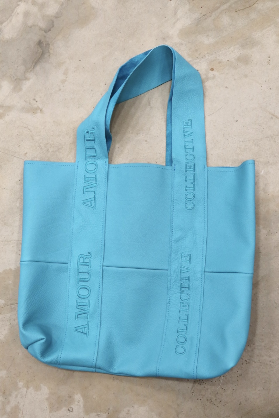 CABAS brodé en cuir