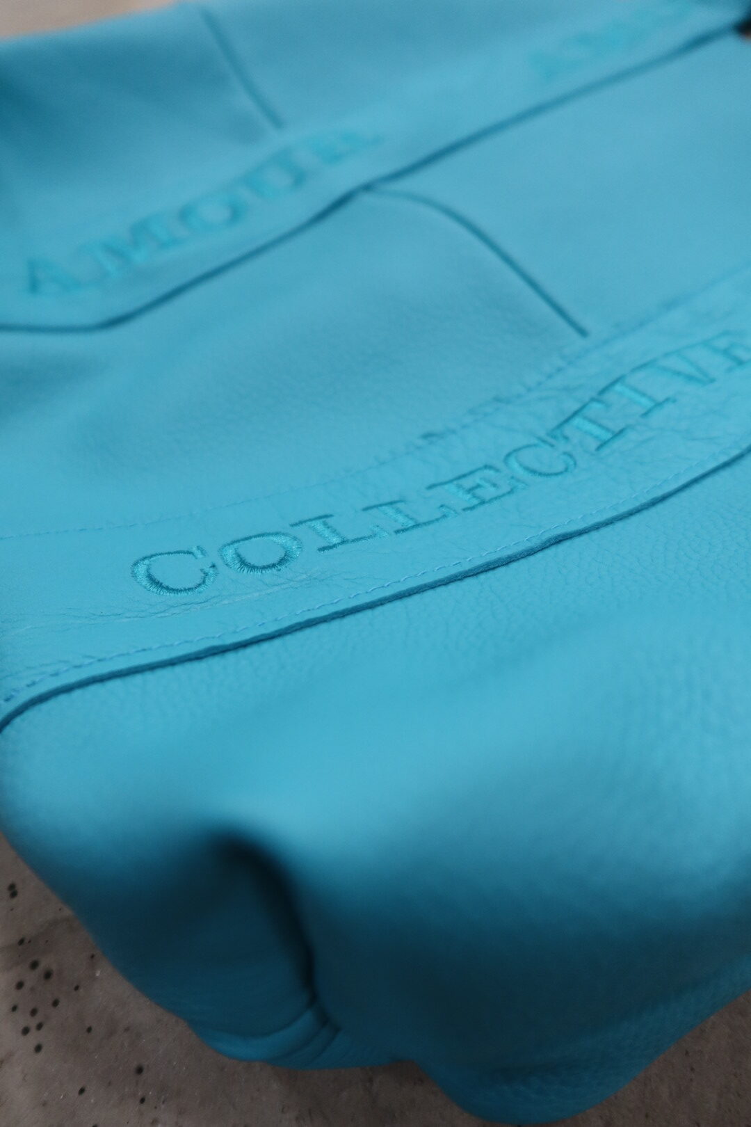 CABAS brodé en cuir