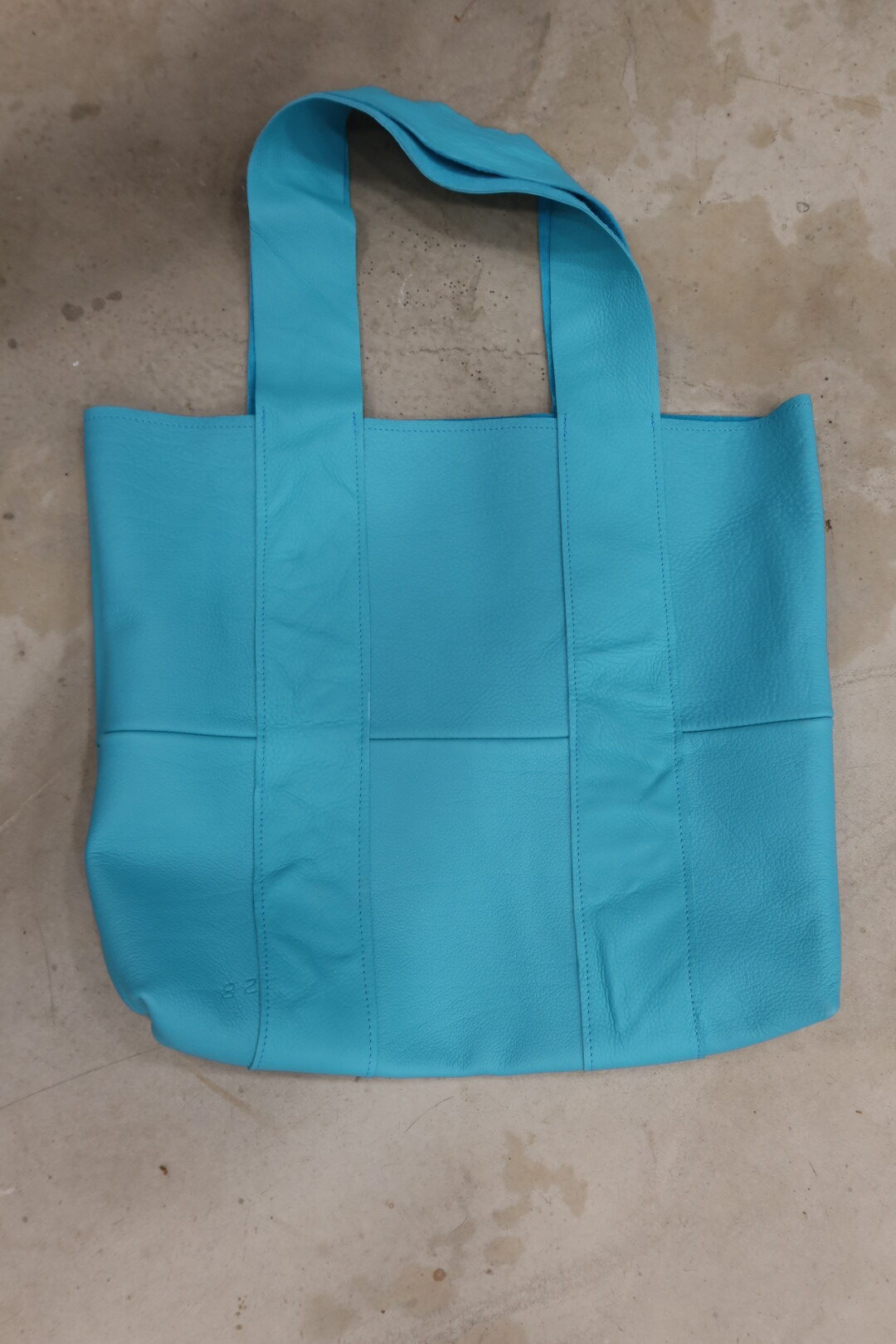 CABAS brodé en cuir