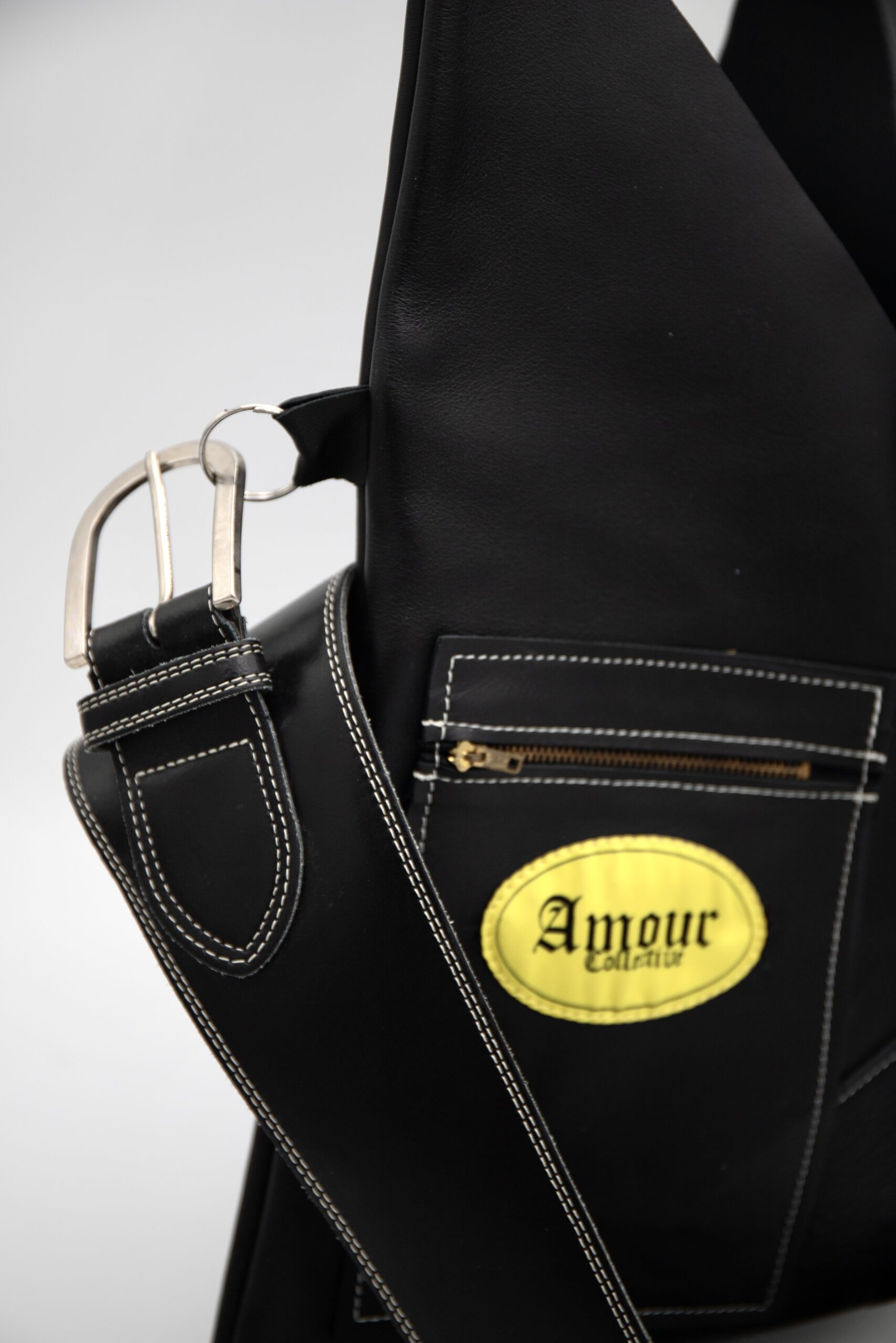 Sac à Main Triangle Noir avec sangle + Porte Cartes – Image 2
