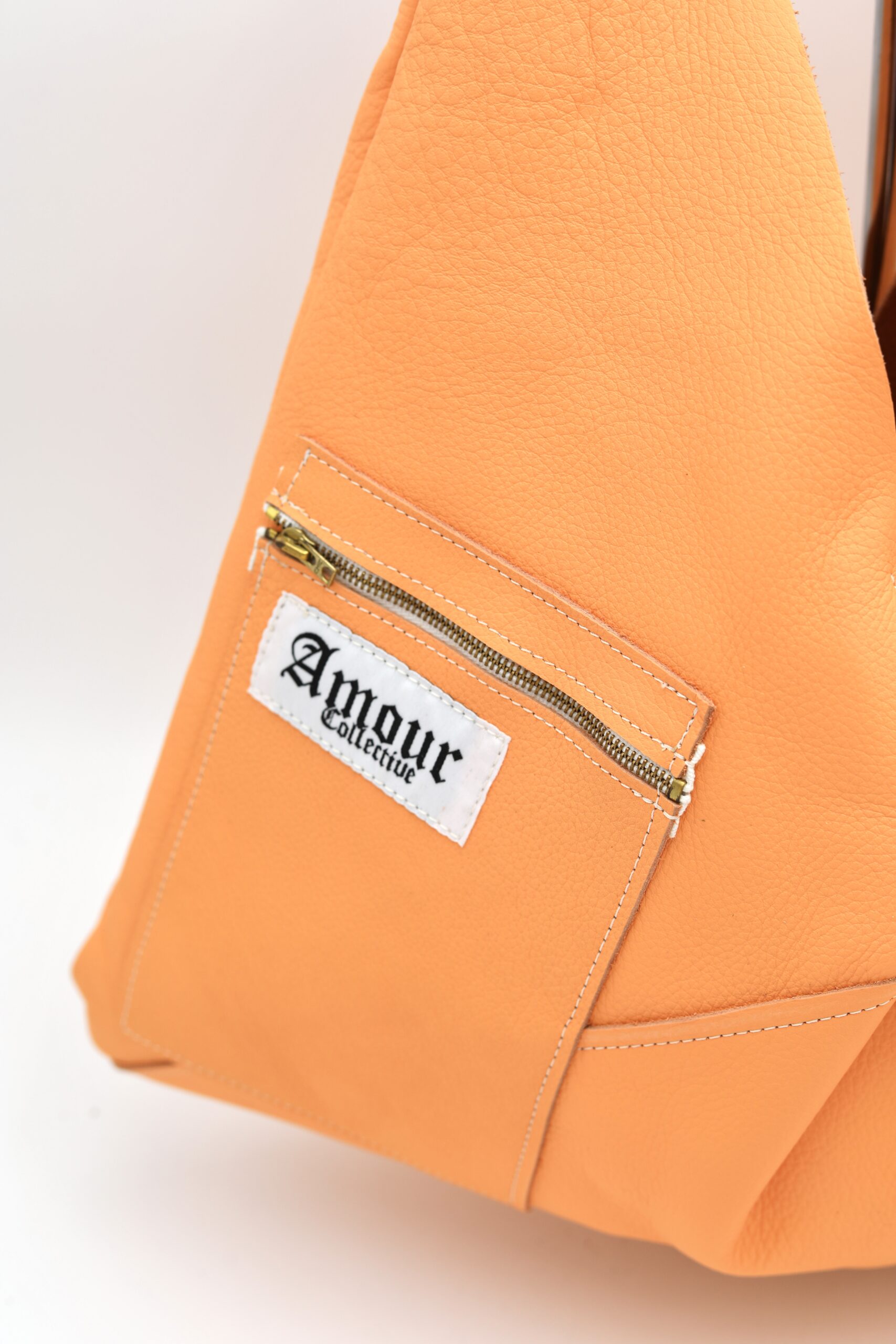 Sac triangle Orange + Porte Cartes – Image 2