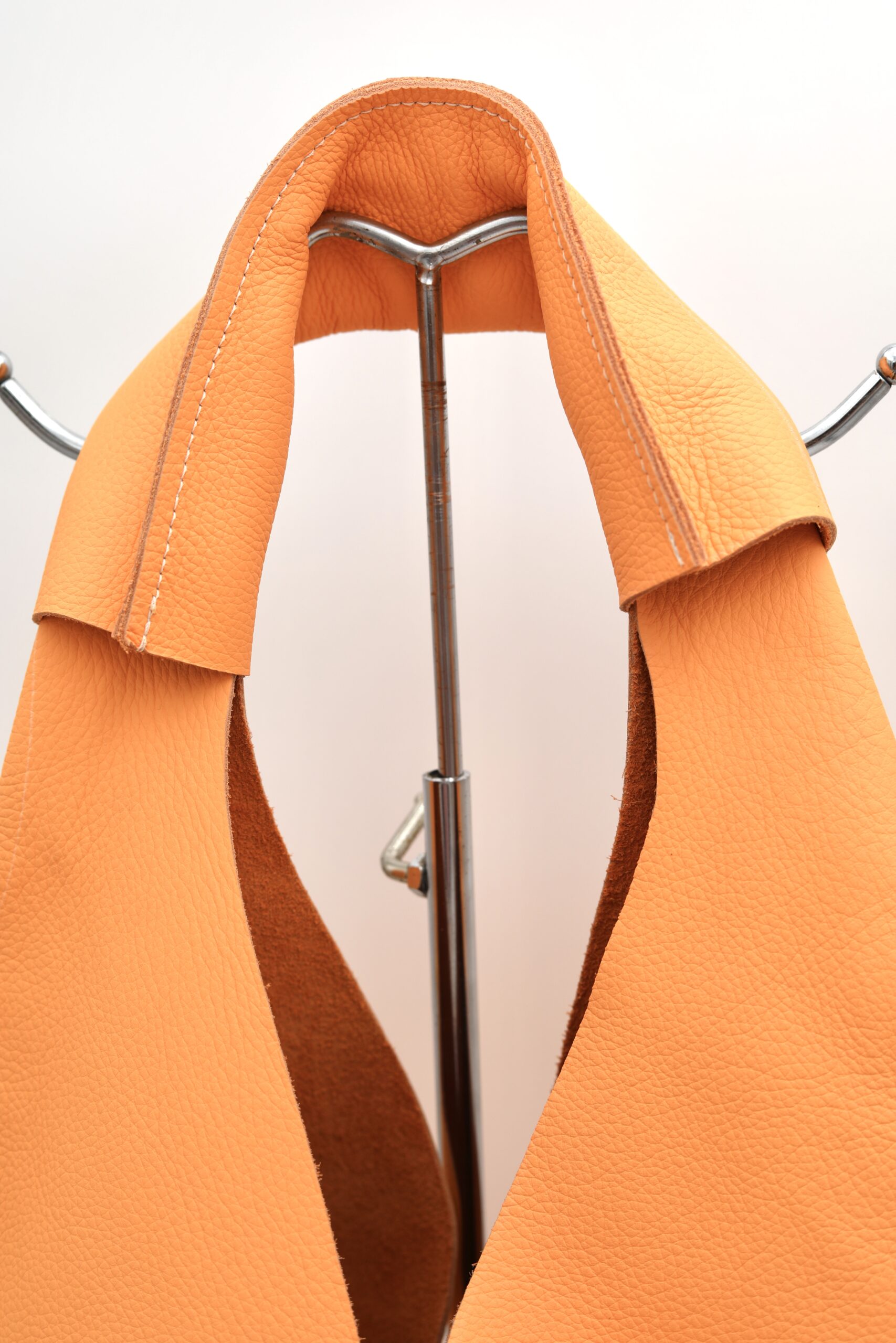 Sac triangle Orange + Porte Cartes – Image 6